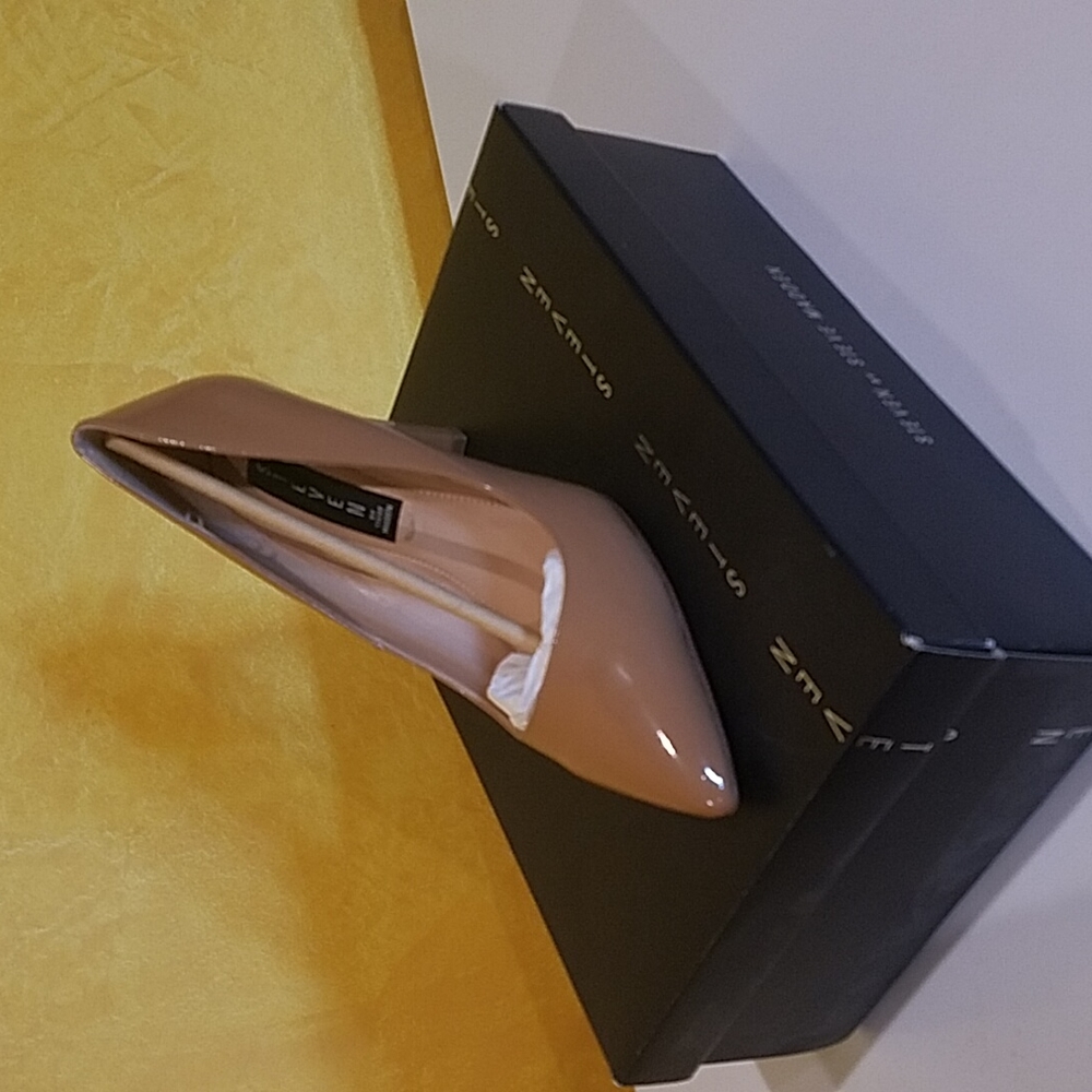 Nude patent pumps